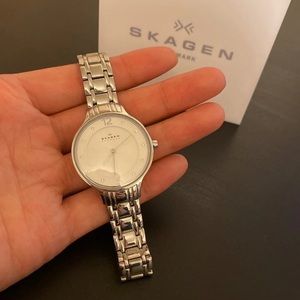 Women’s Skagen Watch (extra links included)